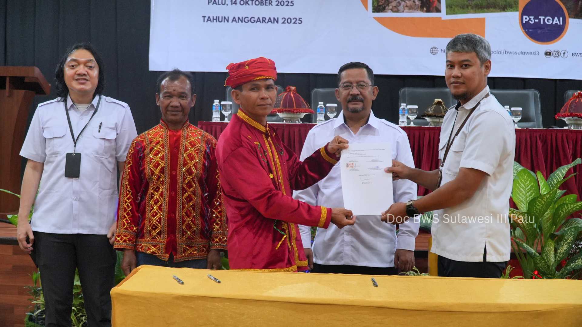 Penyerahan Hasil Pekerjaan P3-TGAI Tahap I Komitmen Pemerintah untuk Tingkatkan Produktivitas dan Kesejahteraan 