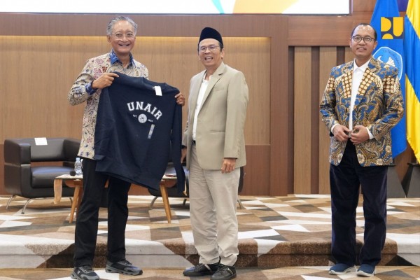 Kehadiran Menteri Dody Dalami Studium Generale Dies Natalis ke-71 Universitas Airlangga, Sinergi Pendidikan dan Pembangunan untuk Indonesia Berkeadilan dan Berkelanjutan