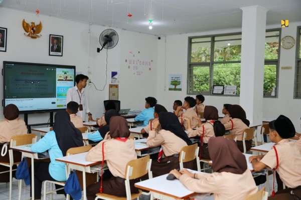 Rasa Terima Kasih Siswa Sekolah Rakyat Bandung Barat Kepada Presiden Prabowo Atas Fasilitas Pendidikan Layak