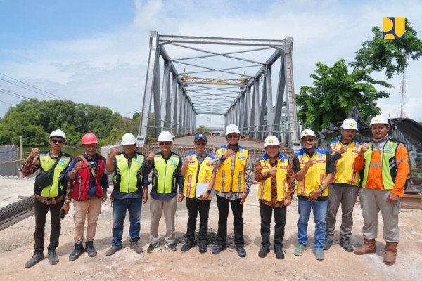Menteri Dody Tinjau Proyek Duplikasi Jembatan Manyar di Gresik, Target Fungsional Awal Desember