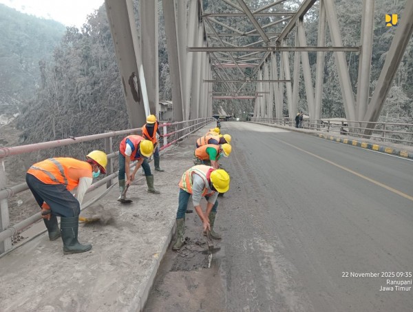 Kementerian PU Pulihkan Akses Jalan Nasional Lumajang-Malang dan Siagakan 10 Alat Berat untuk Normalisasi Alur Sungai Terdampak Erupsi Semeru