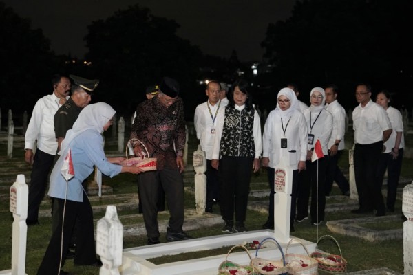 Peringati Hari Bakti PU ke-80, Kementerian PU Ziarah ke TMP Cikutra Bandung